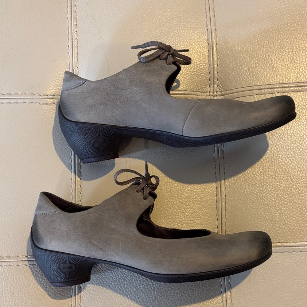 Ecco Women's Gray Flats with Black Soles